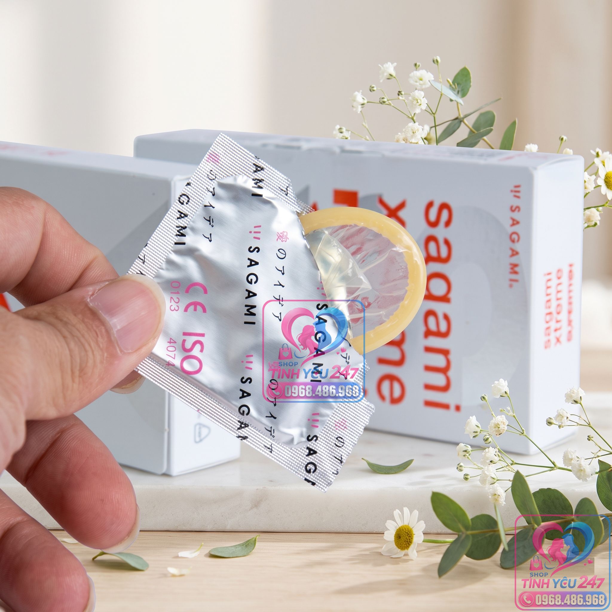 Độ mỏng 0.03mm và gel bôi trơn của Bao cao su Sagami Xtreme Super Thin Bao cao su Sagami Xtreme Super Thin siêu trơn mượt không mùi